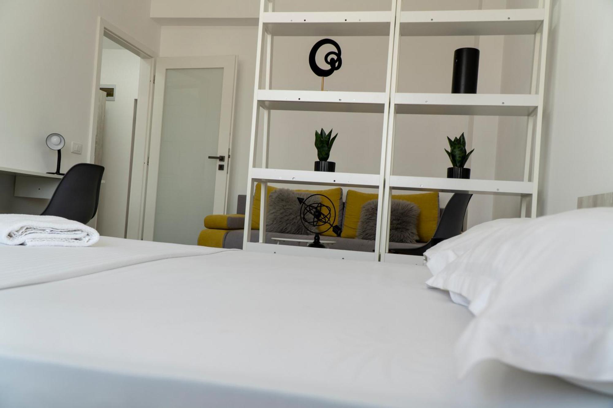 Center Apartment Palas Mall View Iasi Bagian luar foto
