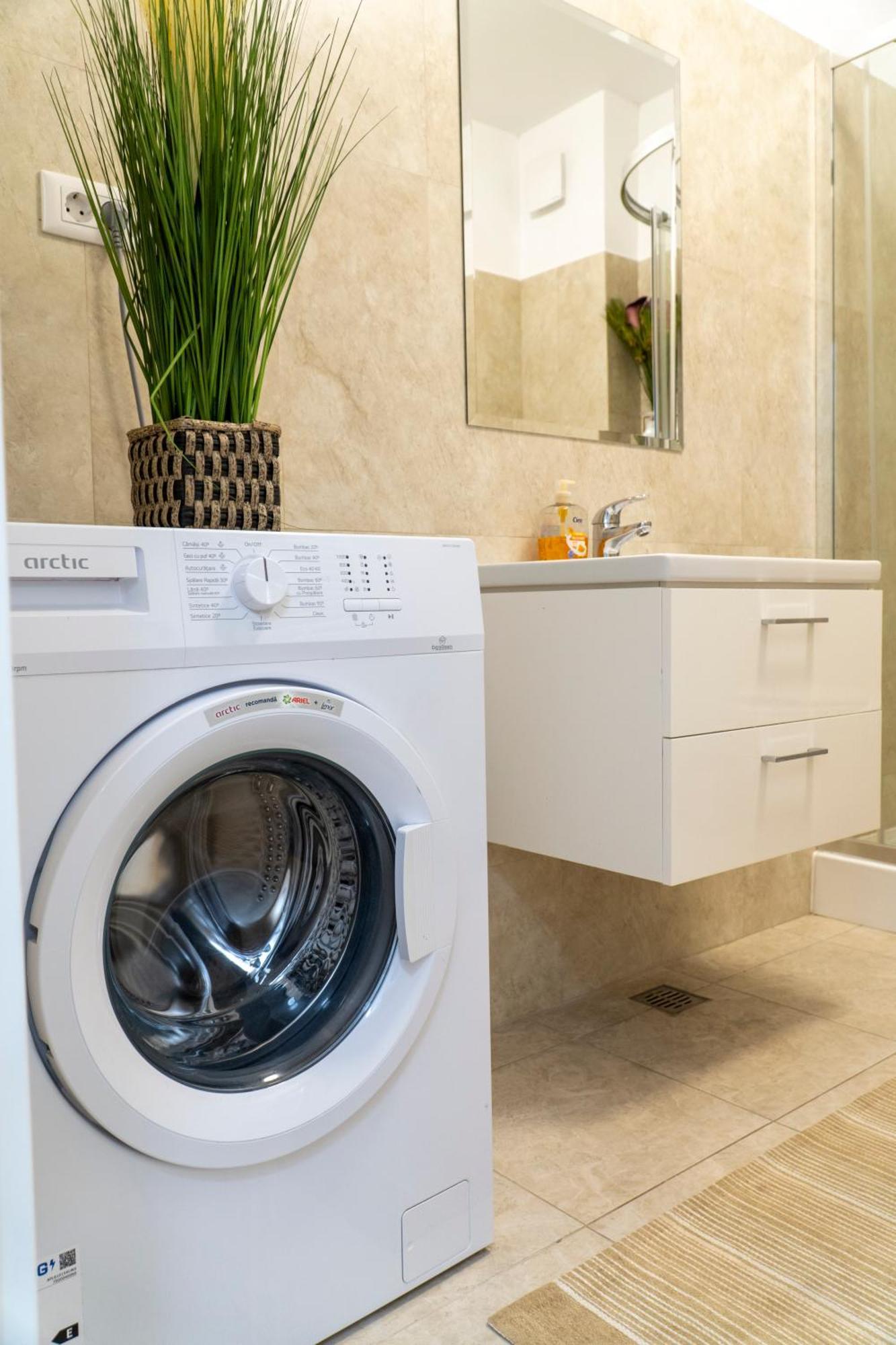 Center Apartment Palas Mall View Iasi Bagian luar foto