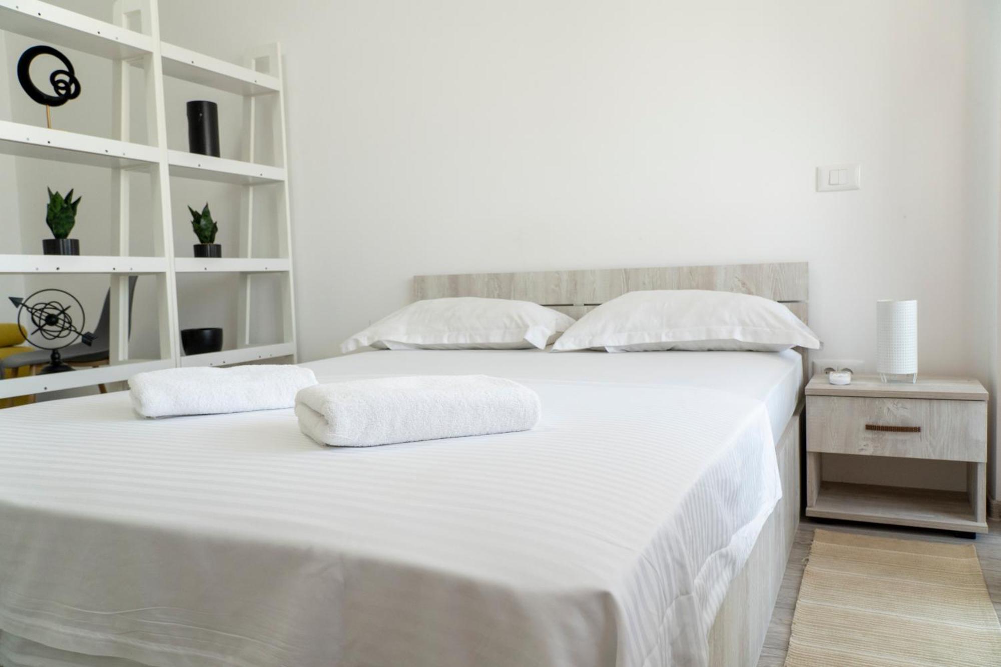 Center Apartment Palas Mall View Iasi Bagian luar foto