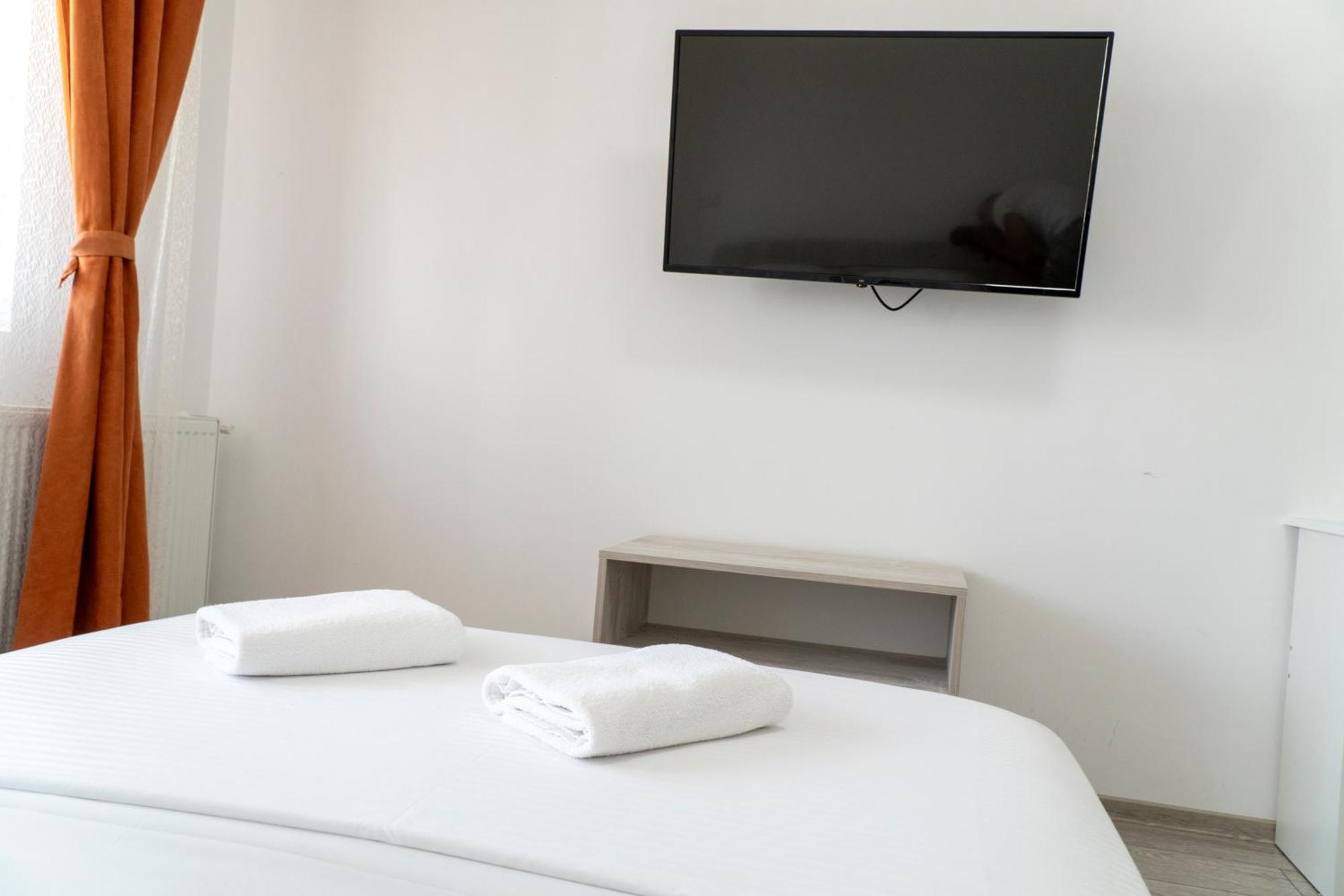 Center Apartment Palas Mall View Iasi Bagian luar foto