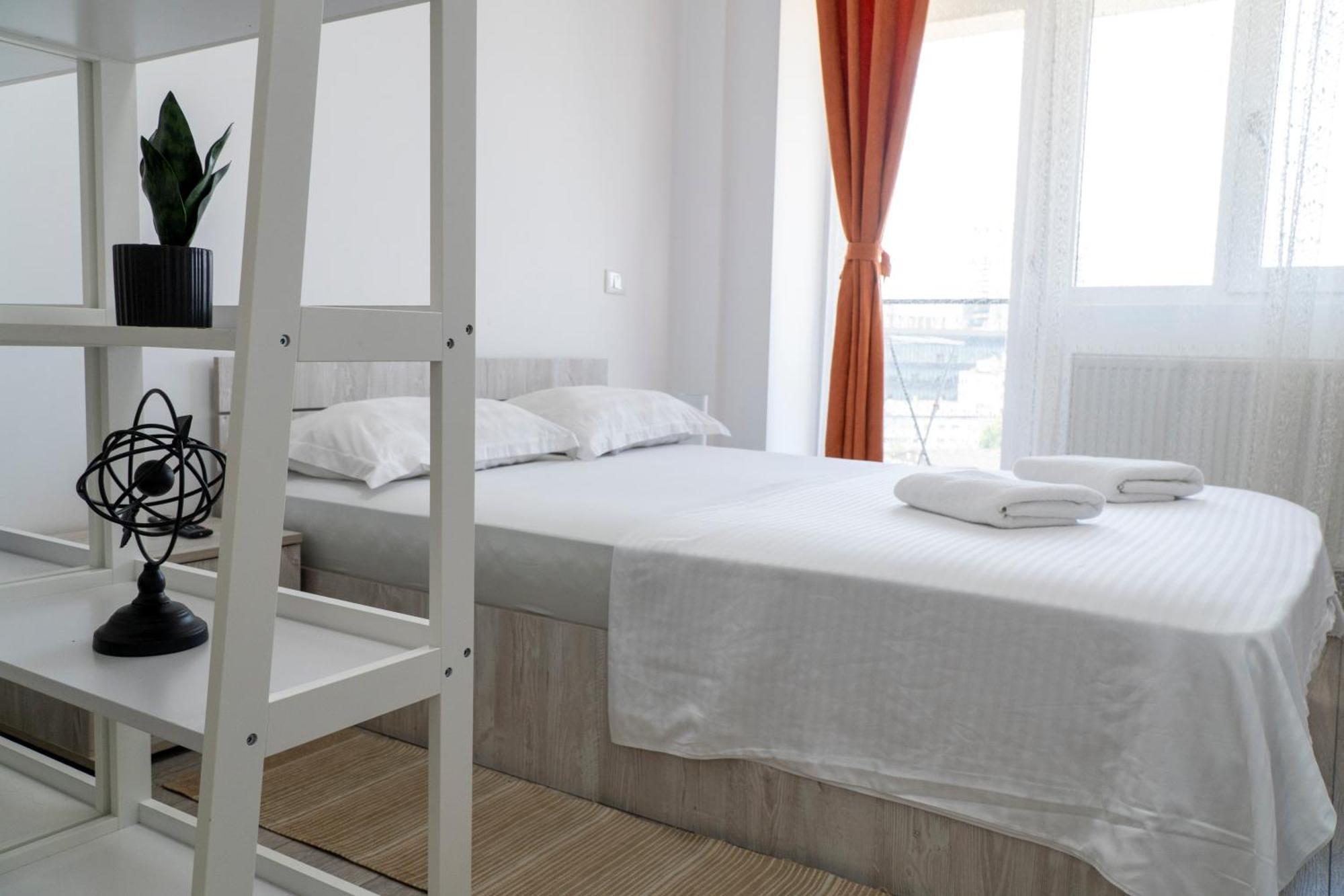 Center Apartment Palas Mall View Iasi Bagian luar foto