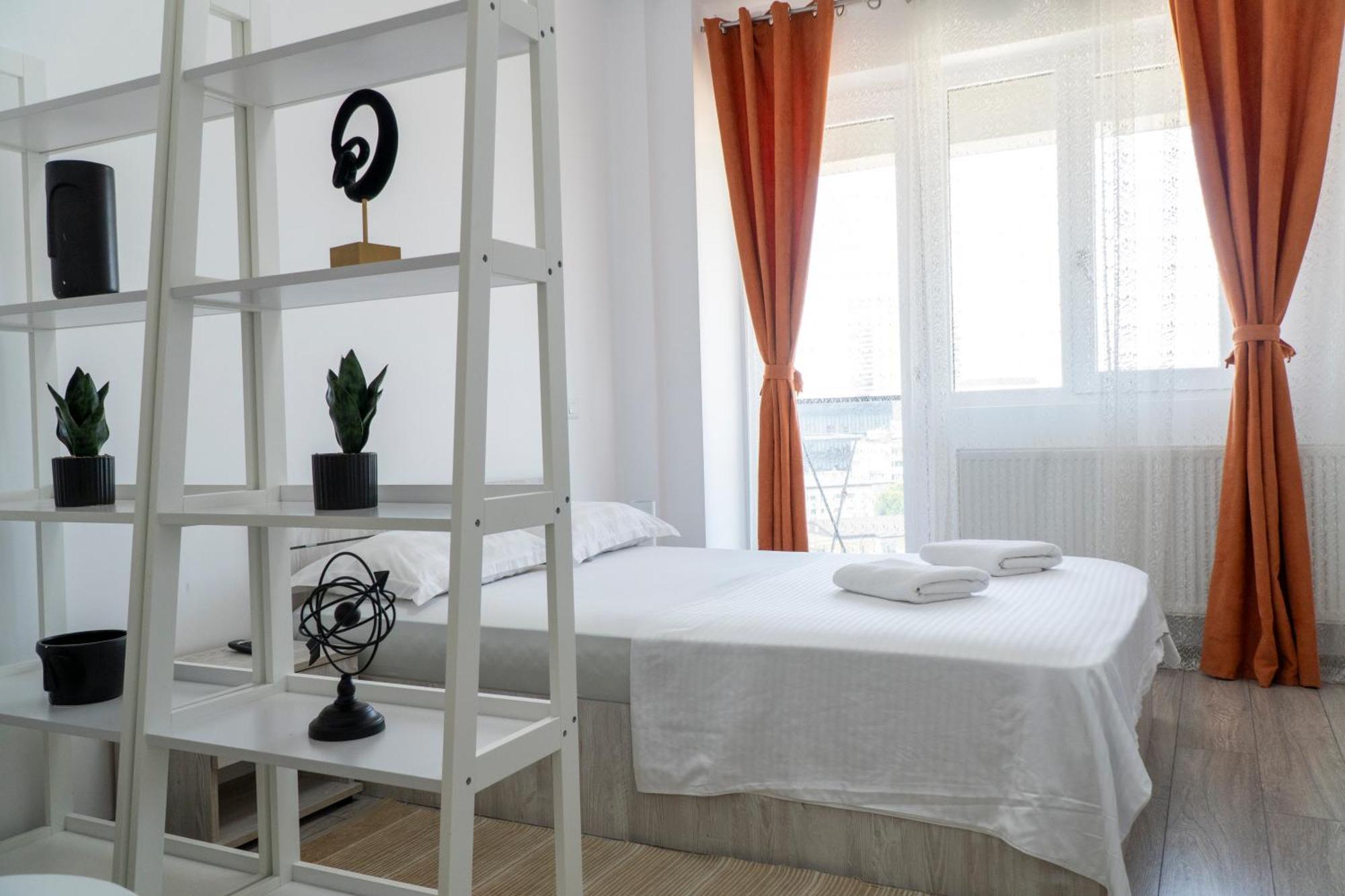 Center Apartment Palas Mall View Iasi Bagian luar foto