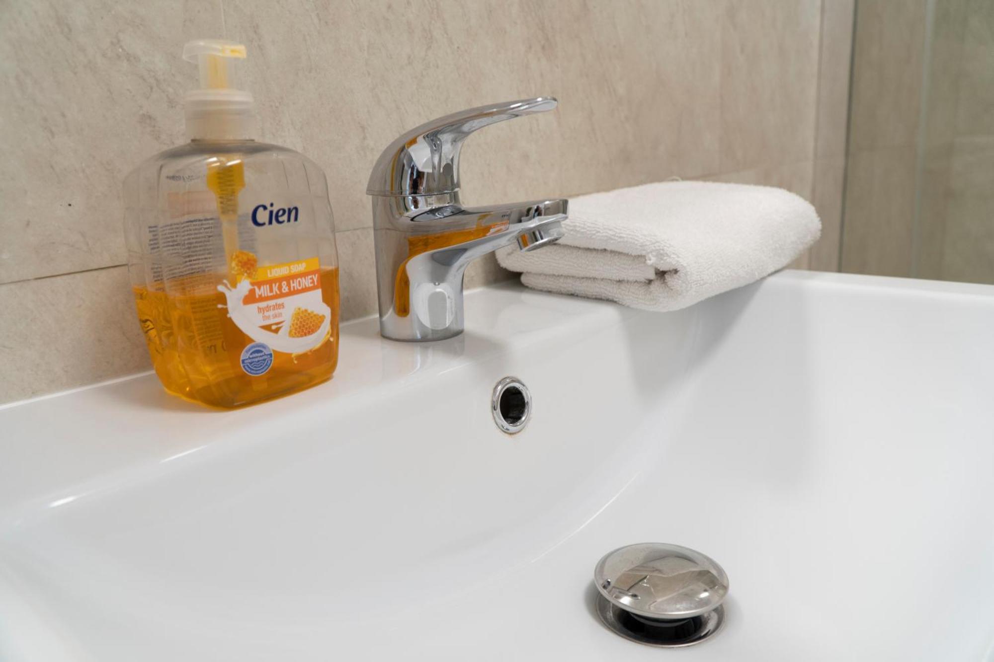 Center Apartment Palas Mall View Iasi Bagian luar foto